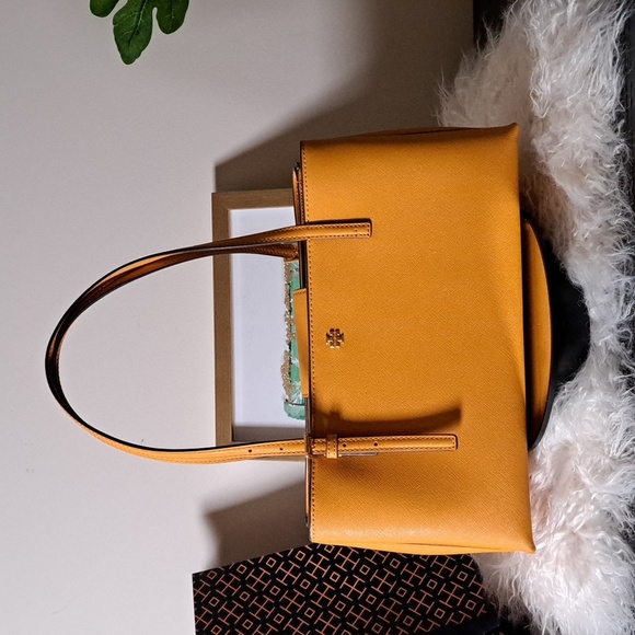 Tory Burch Handbags - Tory Burch Emerson Satchel EUC